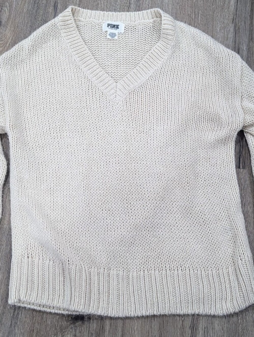 Victoria's Secret PINK line Cream Colored V-neck Sweater Like New Sz L
